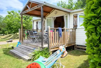 Image de Chalet Premium 29m² / 3 chambres - Terrasse couverte + Tv + Lv + clim 6 personnes