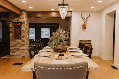 Image de River Retreat for 12 w/Pool, Hot Tub, Fire Pit & Optional Guesthouse for 4