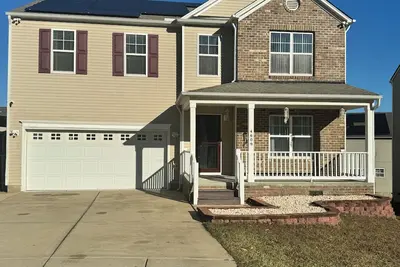 Image de Two-Story Getaway Home with Outdoor Jacuzzi and Fire Pit★ Events Welcomed ★