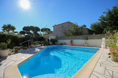 Image de Maison avec piscine à proximité de la plage