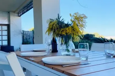 Appartement 3 pièces avec climatisation et parking, 200m de la plage