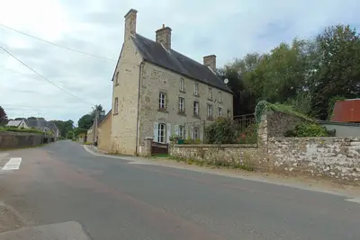Image de Belle maison ancienne de 3 étages dans un petit village calme
