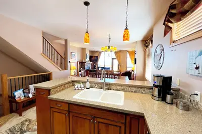 Image de SullivanStone #32 - Golf - Ski - Hike - Chill - Private Hot Tub - Sleeps 8.