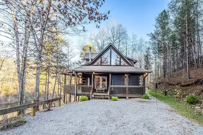 Image de Beautiful Lake Front Log Cabin with Dock