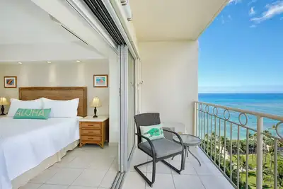 Image de Gorgeous Monthly rental Near the Beach w/ Iconic Ocean, City, Mountain Views!