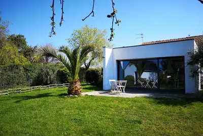 Image de Maison lumineuse entre port et plage