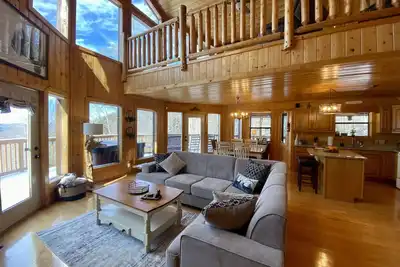 Image de Private cabin with views, hot tub, 8 min from The Great Smoky Mountains Nat Park