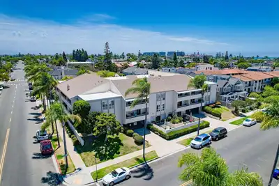 Image de June last-minute Sale! Super convenient 3br/2ba condo in the heart of town