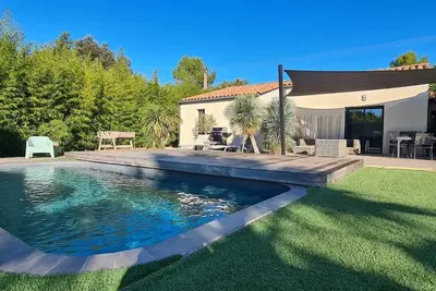Image de Villa avec piscine dans un havre de paix