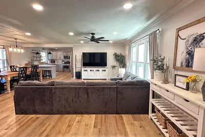 Image de Renovated charming home close to Lee University!