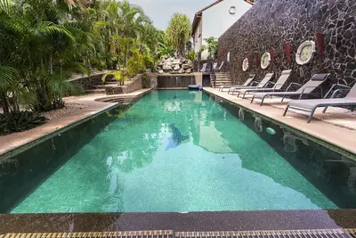 Image de Villa w Pool 2br/2. 5ba Walk To Beach, Shops, Restaurants and More