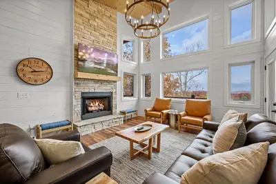 Image de New! Modern, Lux, Entertainment Deck, 3 Fireplaces, Gsmnp