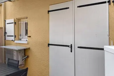 Cozy home in Saint Pierre la Mer