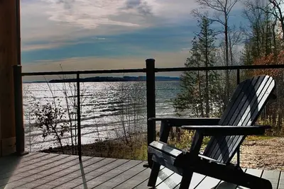 Secluded Bayfront Cottage with Stunning views