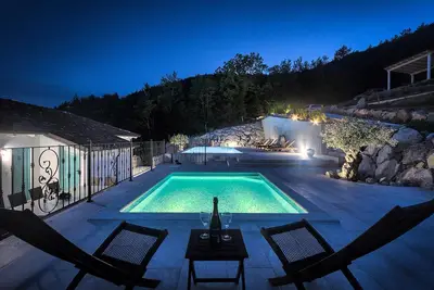 Image de Belle maison à Buzet avec jacuzzi