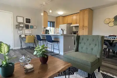 Image de Lovely Two Bedroom Condo