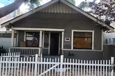 Image de 2-bdr home, walk to the beach, mins to the  Convention Center & Cruise Terminal