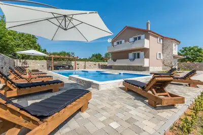 Image de Belle maison Ă Perusic Donji avec WiFi