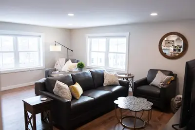 Image de Spacious and Bright Downtown Apt with River View