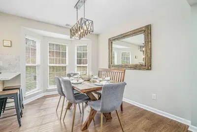 Image de Stylish Oasis in the heart of Ballantyne Charlotte, Newly remodeled