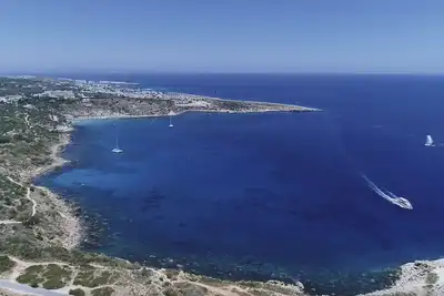 Image de Villa Nefeli offers the ultimate luxury Mediterranean getaway with front views