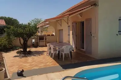 Image de Villa sleeps 6, residential area, close to shops and marina