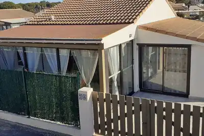 Image de Villa en résidence privée avec piscine, tennis à 600 mètres de la mer