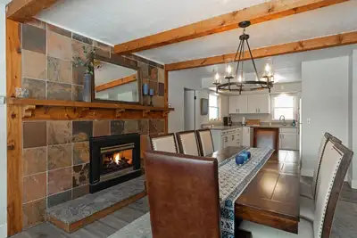 Image de Updated family home in the Lewis & Clark neighborhood. Close to Um and the Hip Strip!