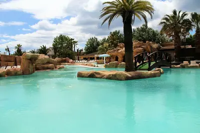 Image de Mobile Home 2 Chambres 6 Couchages Agde \"Les Sables D'Or\"