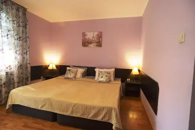 Deluxe room with a pool, 5 min from the beach!