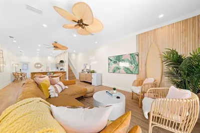 Image de Luxury Villa, 2. 5 Blocks from the Beach with Hot Tub, Fire Pit and Outdoor Oasis