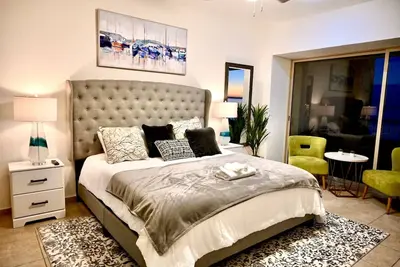 Image de Relax and enjoy the view. Luxurious beachfront 2 bedroom condo. Sonoran Sky 507