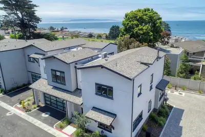 Image de Shell Beach Modern with Ocean Views, Pet Friendly