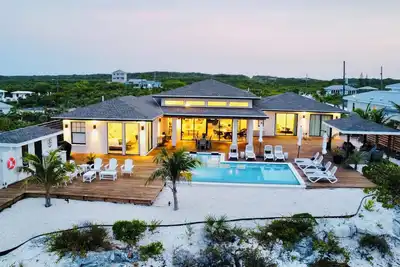 Image de 23Exuma * Luxury, Top Beach* Calm Waters* 5 Bedrooms, Each w/Private Bath* Pool