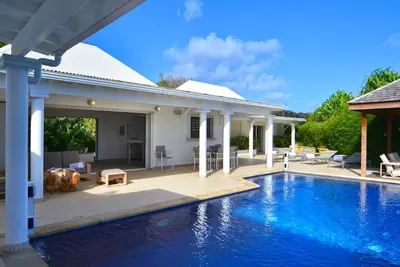 Image de Belombre (1/3 Rooms) Luxury villa