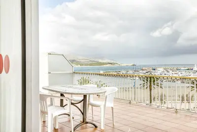 Image de \"Appartement 3-4\", avec vue sur la Méditerranée, proche plage, avec terrasse et Wi-Fi.