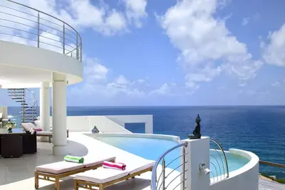 Image de Sky Blue (3/5 Rooms) Luxury villa