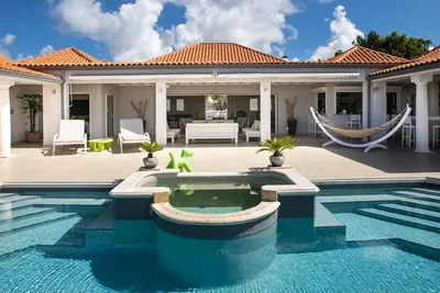 Image de Giselle (3/5 Rooms) Luxury villa