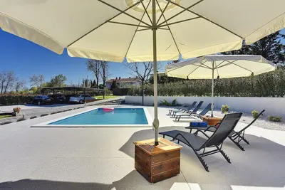 Image de Villa avec piscine privée, aire de jeux pour enfants, WiFi, climatisation