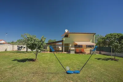 Image de Maison de vacances avec badminton et mini terrain de football