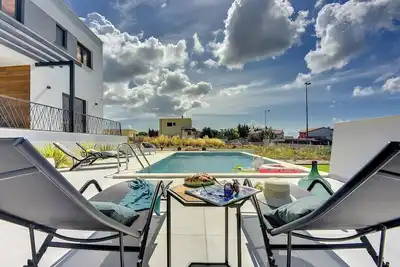 Image de 700 mètres de la plage avec piscine privée, Wlan, vue sur la mer
