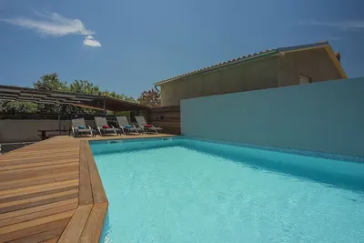 Image de Villa avec piscine privée, aire de jeux, terrasse ensoleillée, Wlan