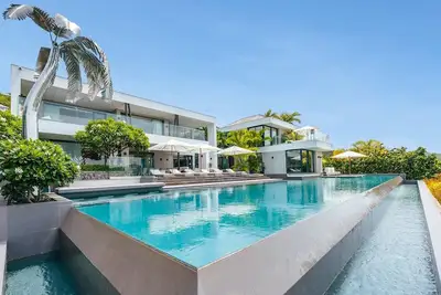 Image de Neo (2/6 Rooms) Luxury villa