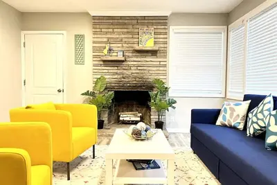 Image de Vibrant Modern Home in the Heart of Greensboro