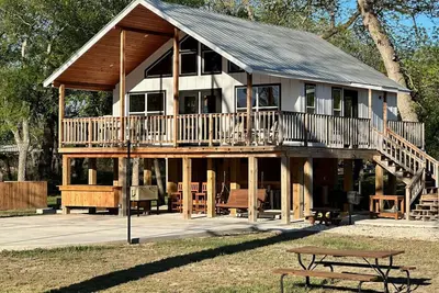 Image de Treetop Oasis on the crystal clear Nueces River in the Texas Hill Country