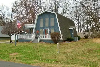 Image de Lakehouse with Game Room, Direct Water Access, and Kayaks Included!