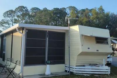 Image de Park Model in North Fort Myers, pet friendly