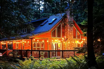 Mt. Baker Cabin in Snowline - Glacier Wa. New hot tub and cabin is dog friendly!