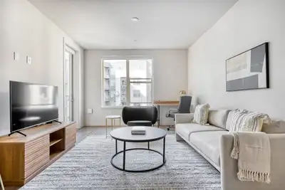 Image de Trendy Milpitas 2br w/ Pool, Gym & Lounge, walk to Bart, by Blueground