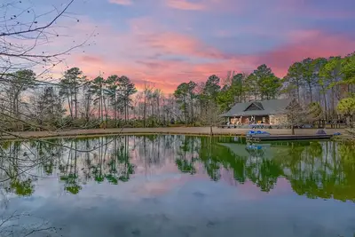Image de Secluded Lodge 8acres Hot Tub, Pingpong kayaks!